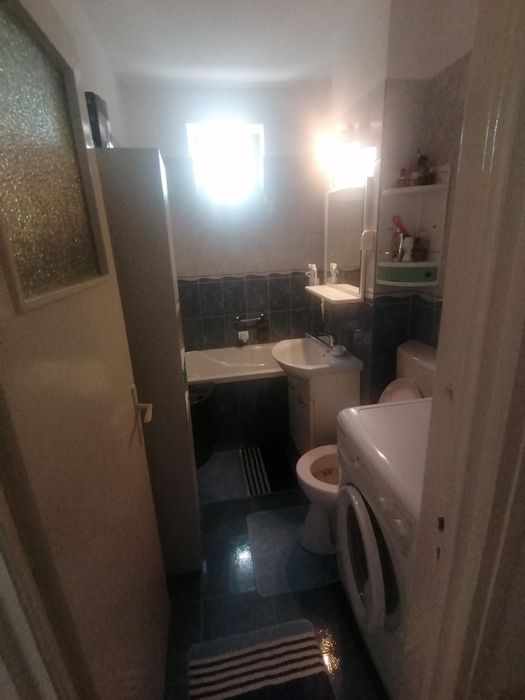 Închiriez apartament