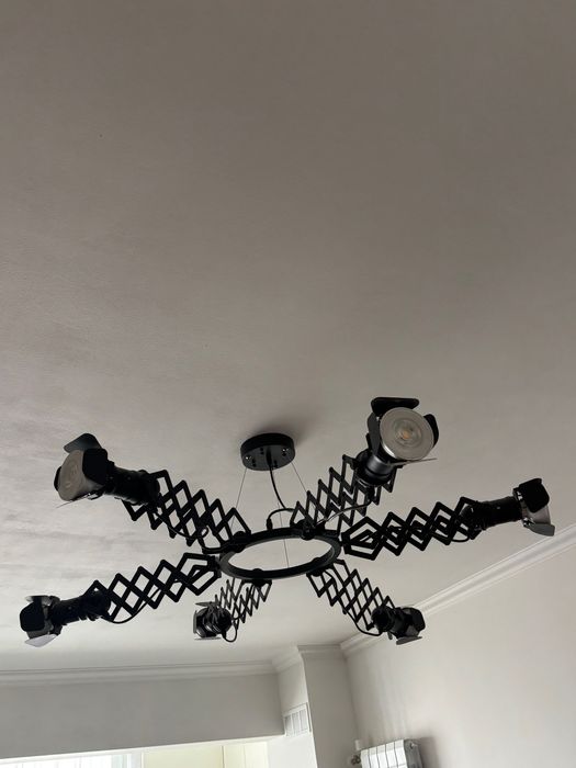 Дизайнерски полилей