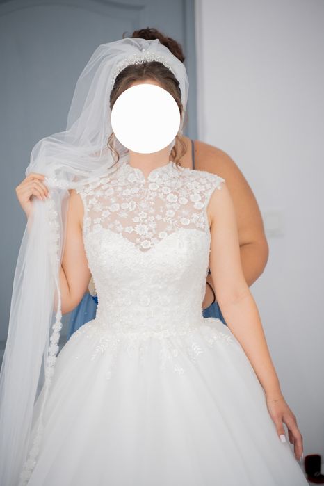 Rochie de mireasă tip prințesă + voal + cerc