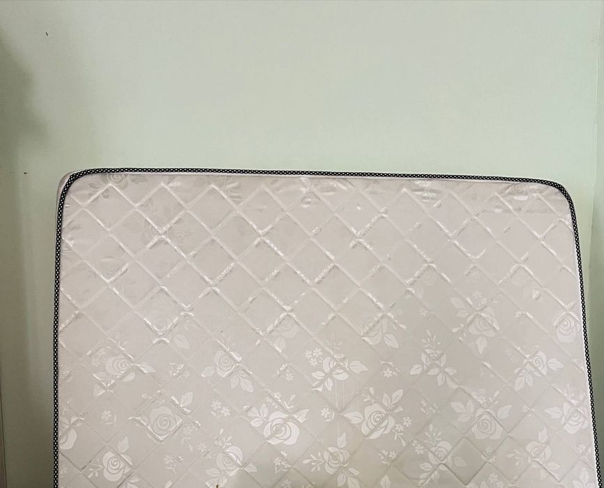 Matras sotiladi narxini kelishamiz 2 kishilik