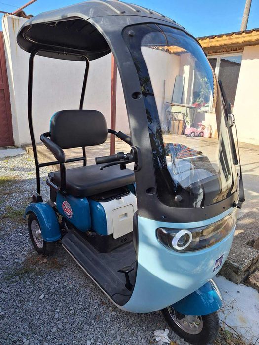 Електрическа триколка с покрив