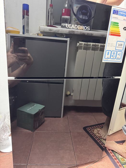 Продам мини холодилтник  Leadbros