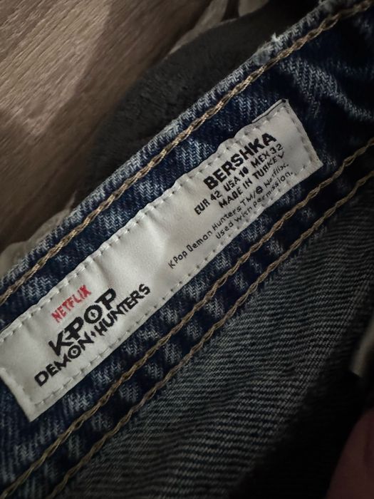 Щамповани дънки Bershka