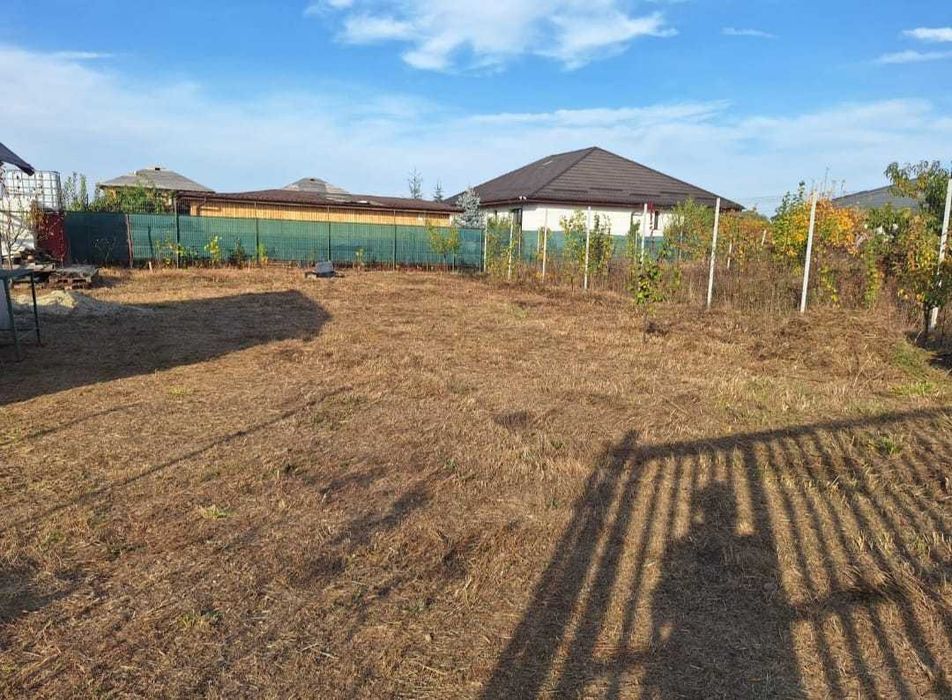 vanzare teren pentru constructie casa deschidere mare imprejmuit