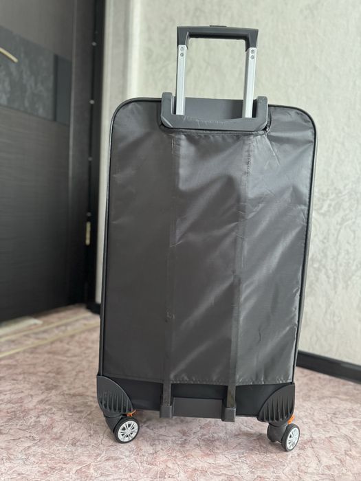 Продам  большой чемодан