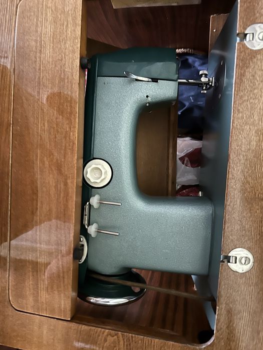 Продам швейную машину