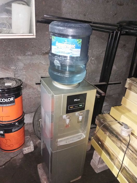 Кулер для воды с морозильником