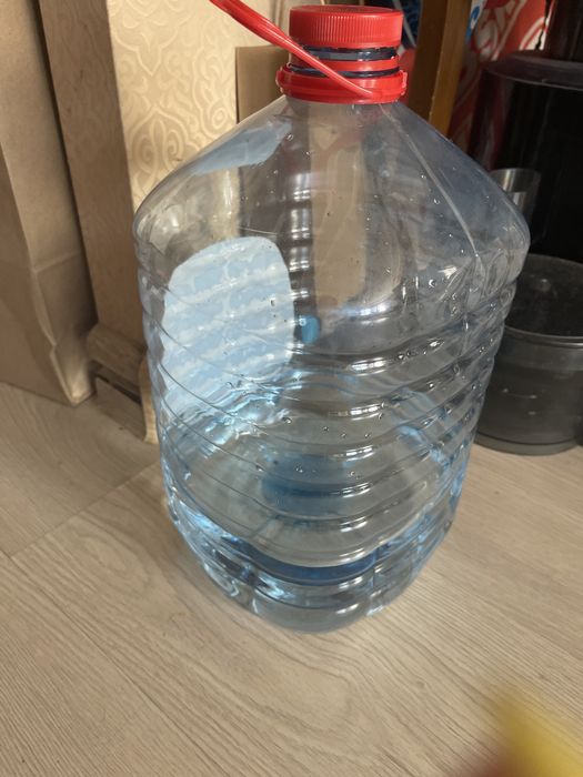 продам бутылки 5 л