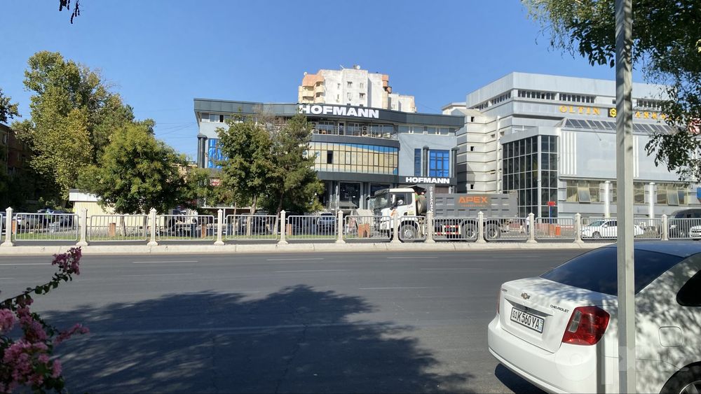 Сдам 205м2 вдоль дороги Метро Новза, под шоу рум или магазин RR