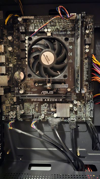 Vând PC complet gata de utilizare