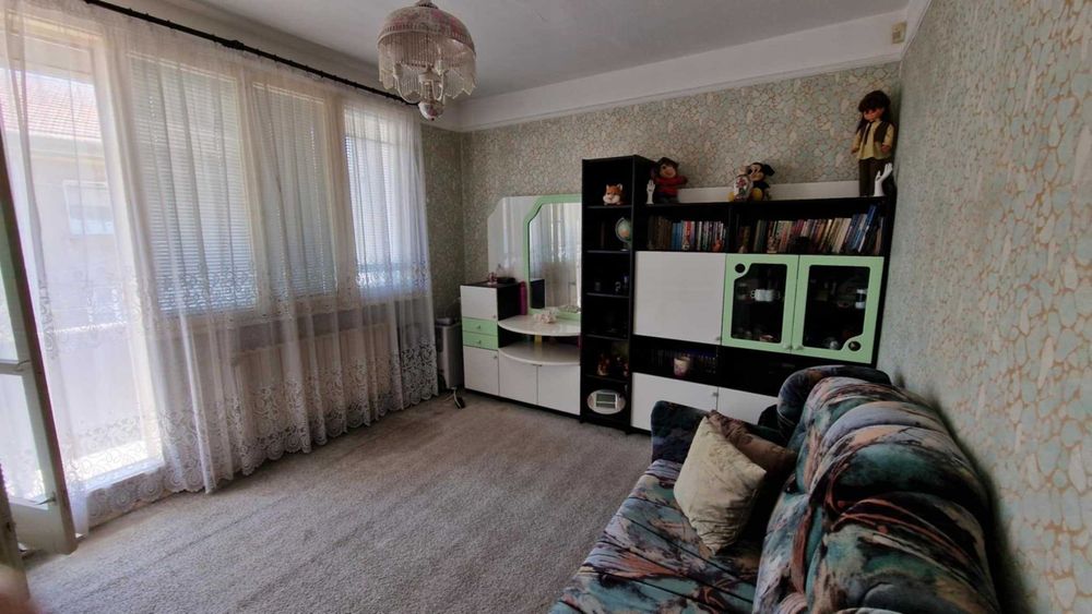 Втори етаж, гараж, бечова стая, маза, таван