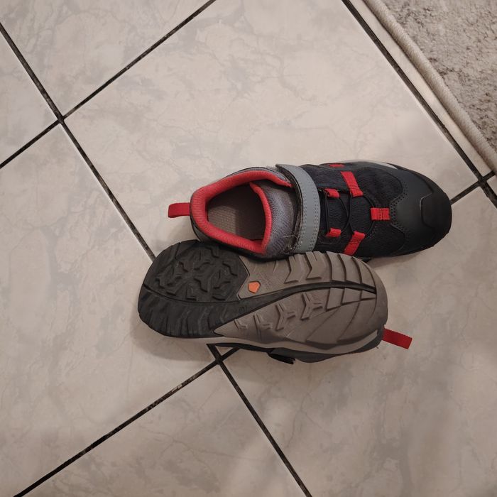 Vand adidasi de drumetii QUECHUA