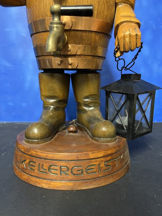 Рядка,стара рекламна фигура на бранд немско вино “Kellergeist”