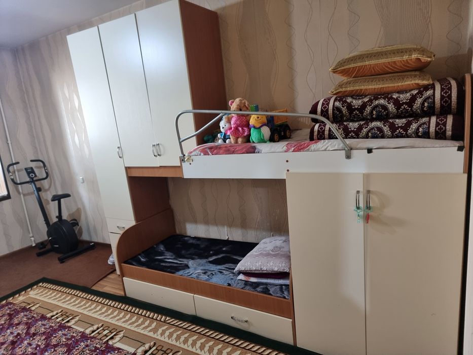 Детская мебель. Комплект шифонер. 2 кровати. Акуратно  использования.