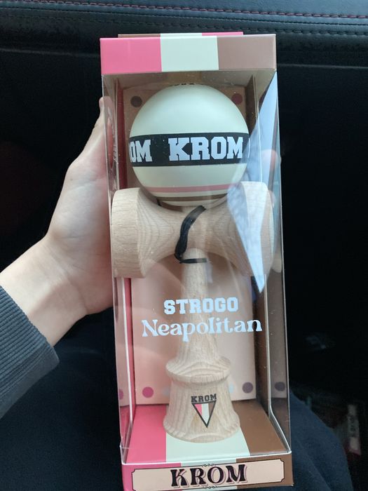 Kendama strogo Neapolitan limitata nou nouta