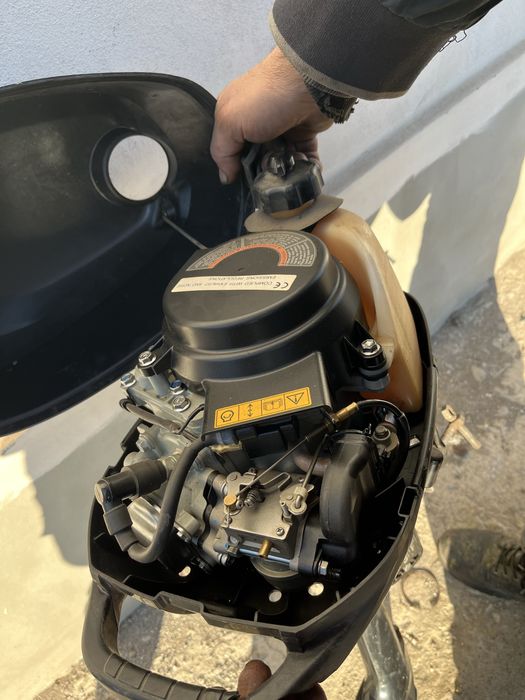 Извънбордов двигател за лодка Suzuki 2.5коня