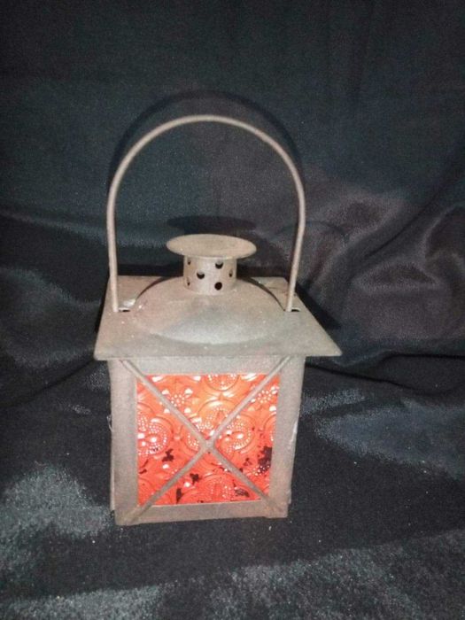 Lampa metal cu sticlă roșie