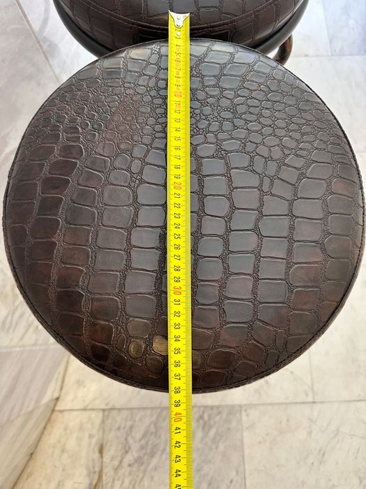 Бар стол с кожена тапицерия