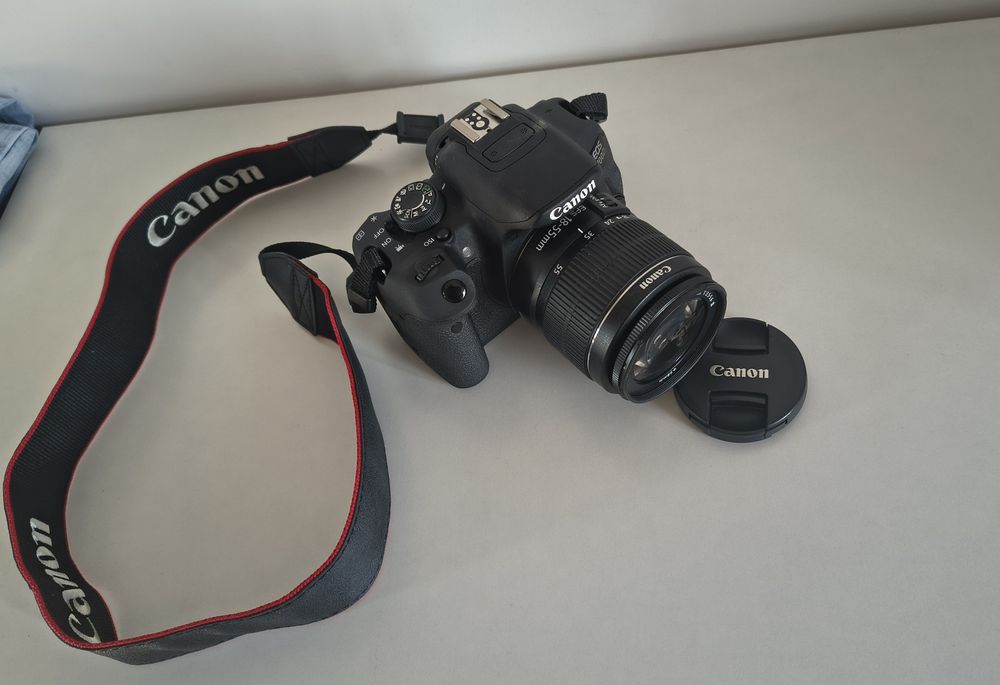 Canon EOS 700D impecabil