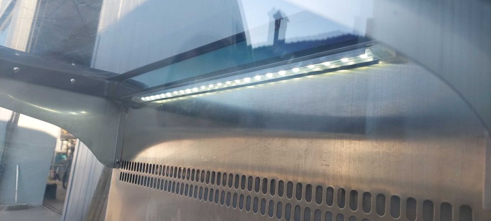 Плюсова хладилна витрина