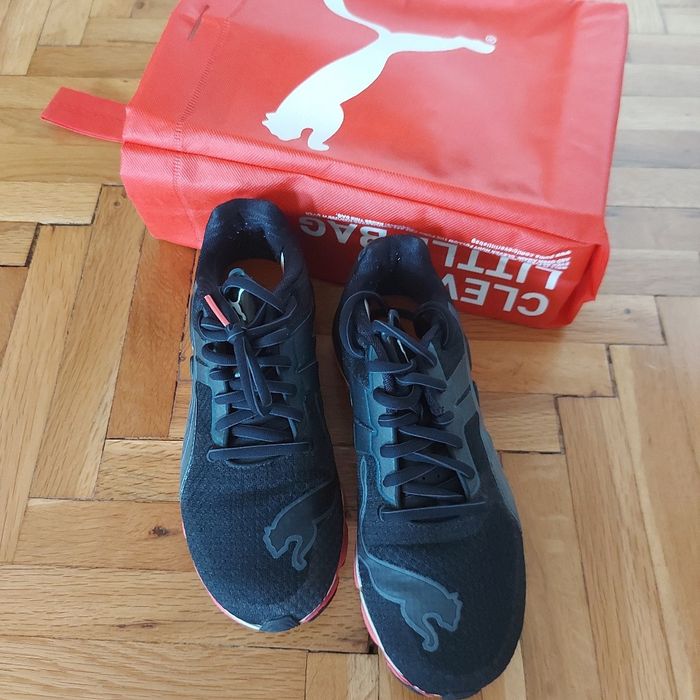 Оригинални маратонки.