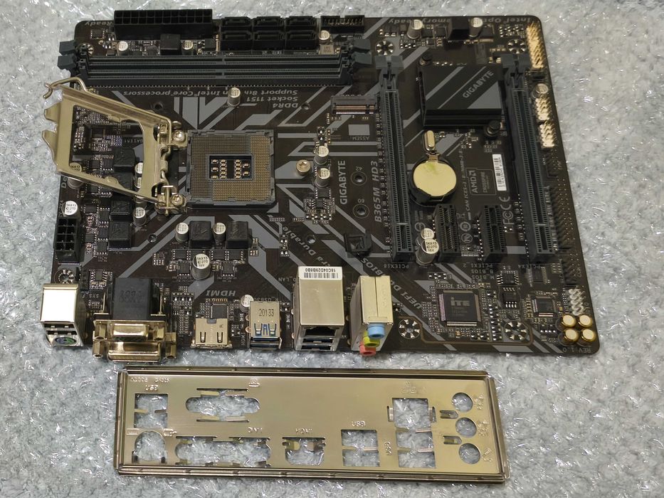 Материнка Gigabyte B365M HD3