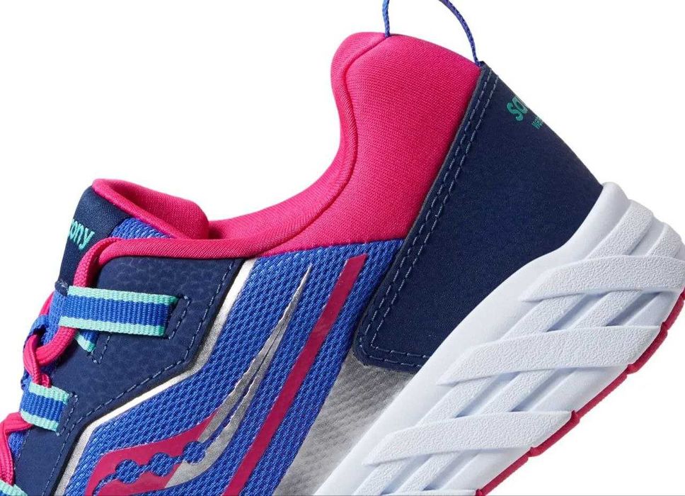 Кроссовки фирменные женские