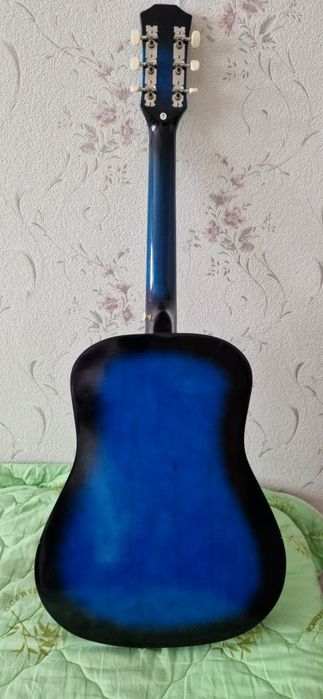 Продам гитару для подростка