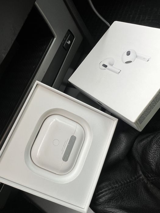 Se vinde : Air Pods 3
