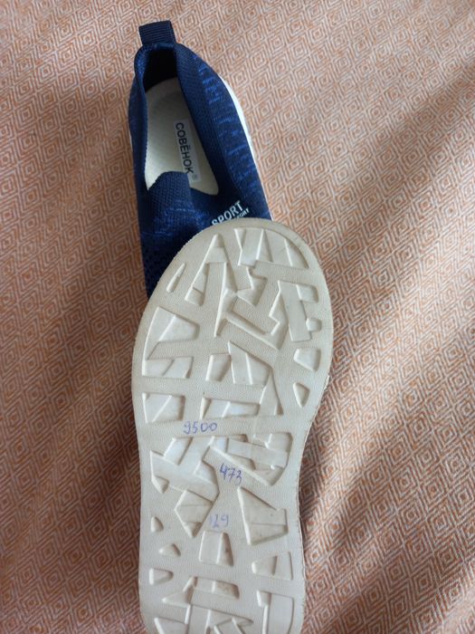 Продам детскую обувь