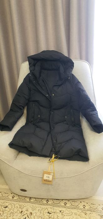 Продам Женский пуховик.