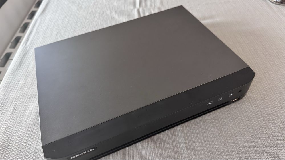 DVR Hikvision 12 canale + HDD 4TB (!)