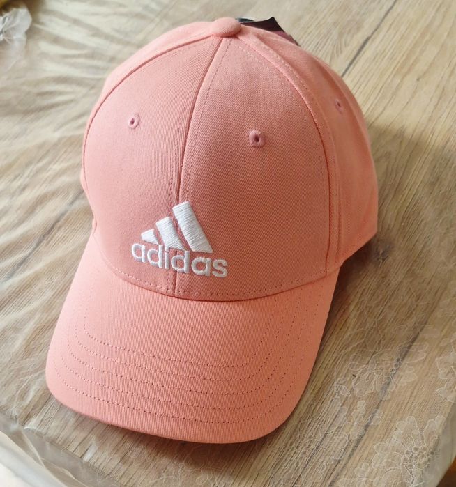 Дамска шапка с козирка adidas