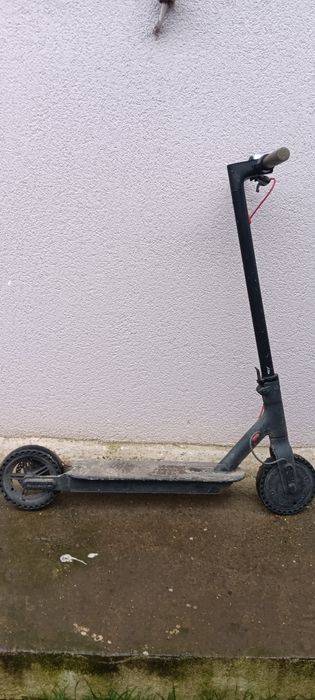 Vând trotineta electrica xiaomi defectă