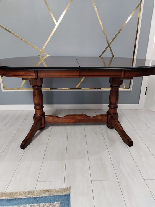 Стол для гостей.