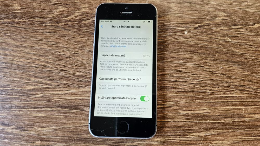 iPhone SE silver 128Gb
