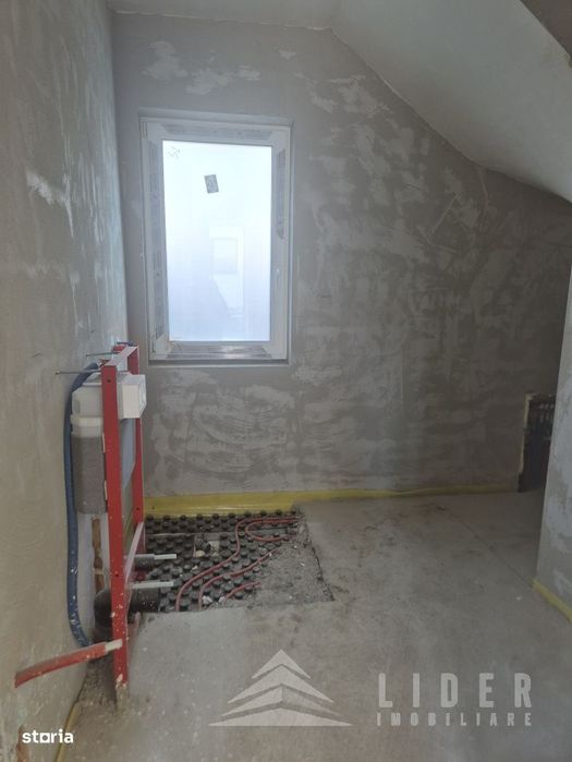 Duplex 4 camere-Floresti-curte 70 mp-acces cu bariera