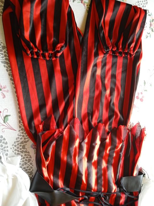 Costum carnaval serbare , pirat