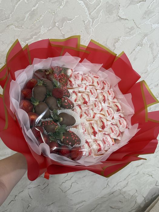 Новогодние корзины, клубника в шоколаде