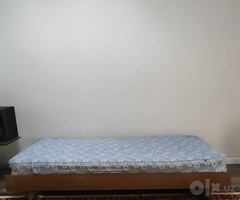 Срочно продам кровать 90*200 с ортопедич.матрасом