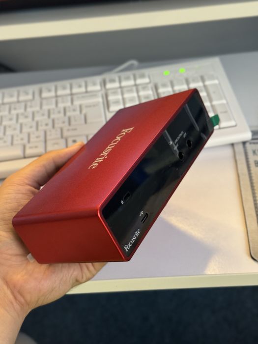 Focusrite Scarlett 2i2 3rd gen yangi kam ishlatilgan
