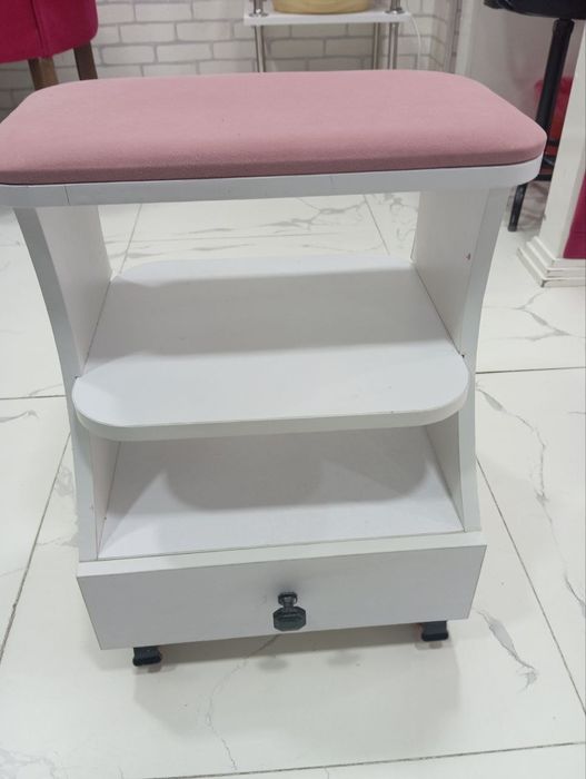 Продается мебель для салона красоты