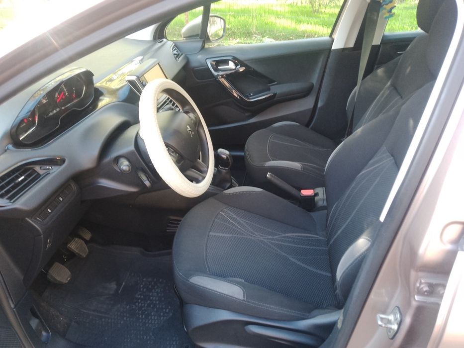 Peugeot 208 1,2 /24000km