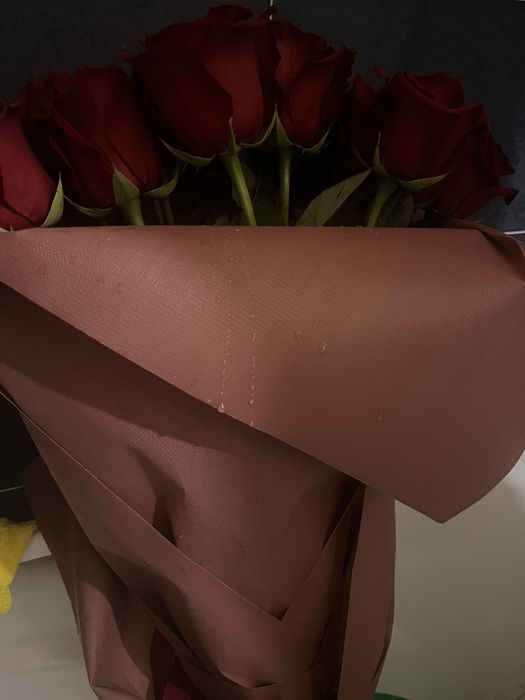 Продается цветы красные розы 7000тг