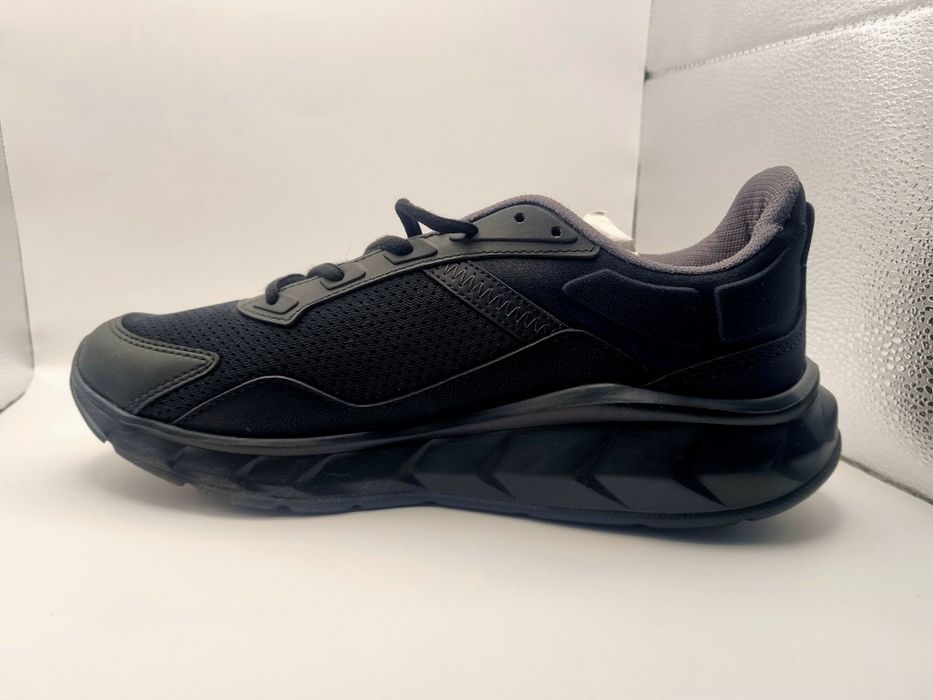 Мужские кроссовки Kinetix 42размера