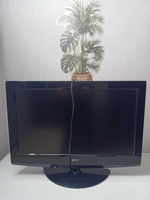 Телевизор LG диагональ 80 см