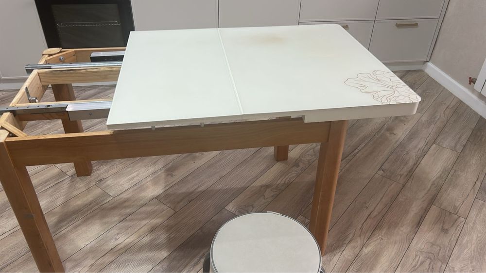 Стол Ягуан чистое дерево