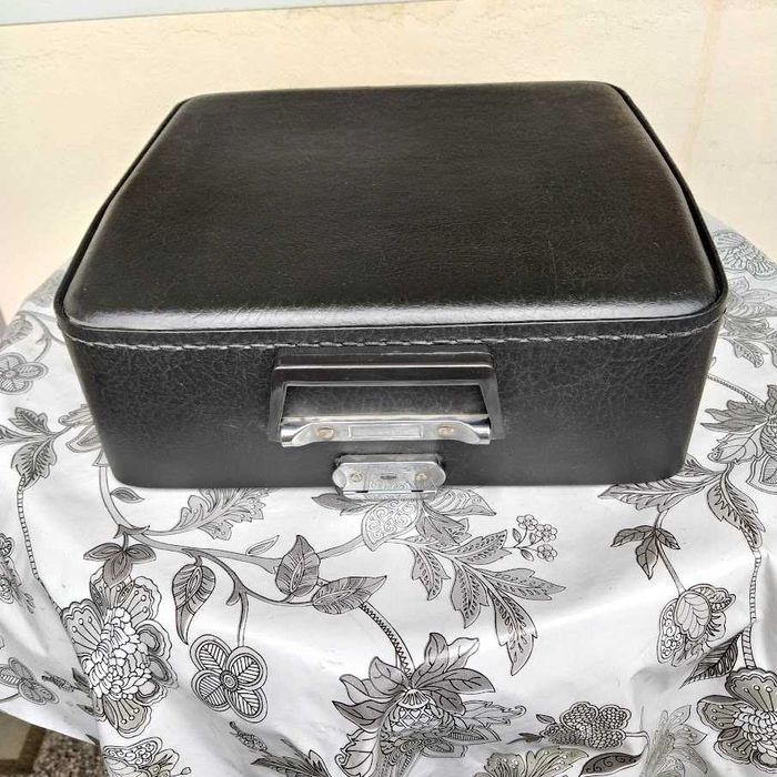 Продавам ретро шевна и пишеща машини, ретро стеги