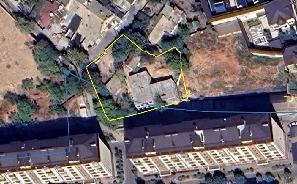 Участок 14 соток +Коробка 230 квм  ул Махтумкули.