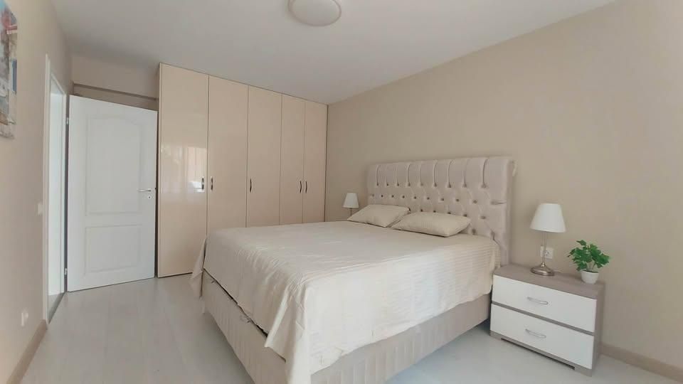 Дава се под наем Тристаен апартамент в София, Център - 90 кв.м за 1100 € - Снимка #3